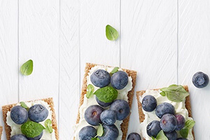ricotta-blueberry-crisps